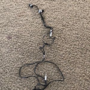 Beats with auxiliary chord